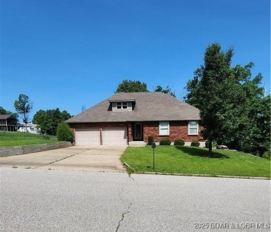 Located in the beautiful Indian Rock Golf Club, this well built on Indian Rock Golf Club in Missouri - for sale on GolfHomes.com, golf home, golf lot
