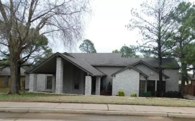 Beautiful Oak Tree Country Club addition, nice view of the Oak on Oak Tree National Golf and Country Club in Oklahoma - for sale on GolfHomes.com, golf home, golf lot