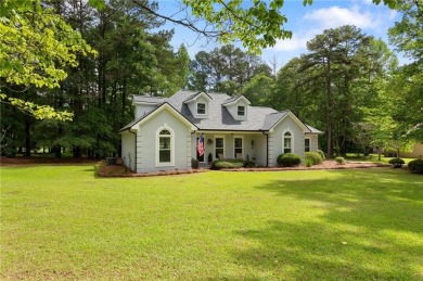 Welcome to this beautifully updated 4 bedroom, 3 bath on Canongate Golf Club in Georgia - for sale on GolfHomes.com, golf home, golf lot