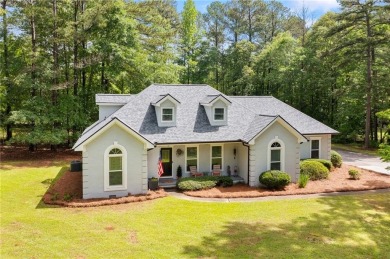 Welcome to this beautifully updated 4 bedroom, 3 bath on Canongate Golf Club in Georgia - for sale on GolfHomes.com, golf home, golf lot