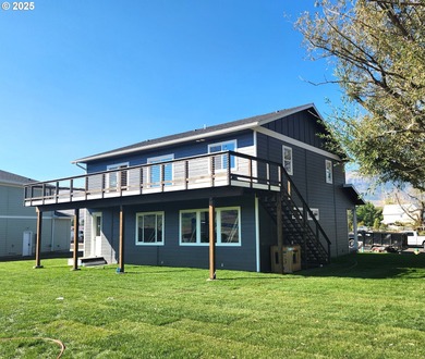Experience elevated living in this stunning new construction on Buffalo Peak Golf Course in Oregon - for sale on GolfHomes.com, golf home, golf lot