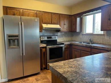 Seller offering $7,500 in flooring allowance!  Welcome to this on Highland Golf Course in Idaho - for sale on GolfHomes.com, golf home, golf lot