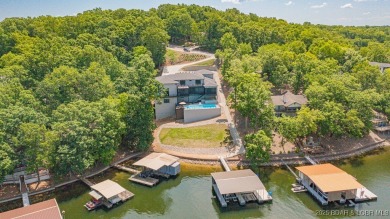 MOTIVATED SELLER.....HOME IN HORSESHOE BEND HAS POTENTIAL TO BE on Seasons Ridge At Four Seasons in Missouri - for sale on GolfHomes.com, golf home, golf lot