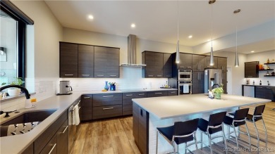 MOTIVATED SELLER.....HOME IN HORSESHOE BEND HAS POTENTIAL TO BE on Seasons Ridge At Four Seasons in Missouri - for sale on GolfHomes.com, golf home, golf lot