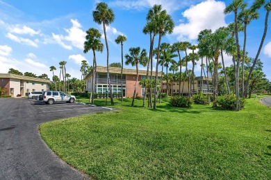 Vero Living at its Best in Vista Gardens! Fully furnished condo on Vero Beach South Golf Course in Florida - for sale on GolfHomes.com, golf home, golf lot