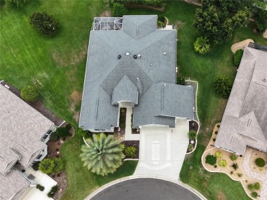 Welcome in to this gorgeous 3/2 Lantana with a golf cart garage on The Links of Spruce Creek in Florida - for sale on GolfHomes.com, golf home, golf lot