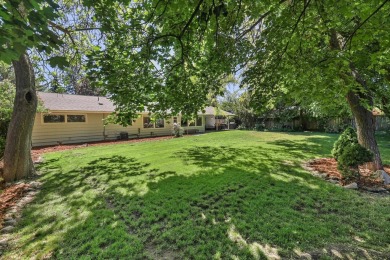Welcome to this beautifully updated rancher located in the on Manito Golf and Country Club in Washington - for sale on GolfHomes.com, golf home, golf lot