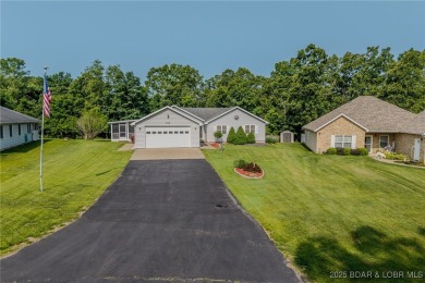 Impeccable one level home located in Indian Rock Golf Club! on Indian Rock Golf Club in Missouri - for sale on GolfHomes.com, golf home, golf lot
