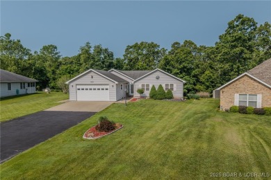 Impeccable one level home located in Indian Rock Golf Club! on Indian Rock Golf Club in Missouri - for sale on GolfHomes.com, golf home, golf lot