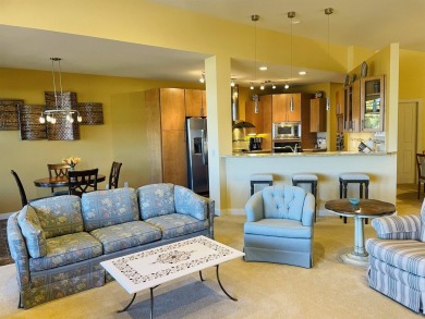 HAWKS LANDING! Beautiful condo! Stunning kitchen w/ breakfast on Hawks Landing Golf Club in Wisconsin - for sale on GolfHomes.com, golf home, golf lot