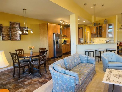 HAWKS LANDING! Beautiful condo! Stunning kitchen w/ breakfast on Hawks Landing Golf Club in Wisconsin - for sale on GolfHomes.com, golf home, golf lot