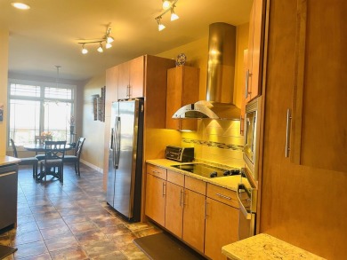 HAWKS LANDING! Beautiful condo! Stunning kitchen w/ breakfast on Hawks Landing Golf Club in Wisconsin - for sale on GolfHomes.com, golf home, golf lot