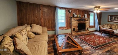 Perfect set up for someone that needs space inside and out with on Sycamore Creek Golf Club in Missouri - for sale on GolfHomes.com, golf home, golf lot