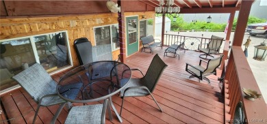 Perfect set up for someone that needs space inside and out with on Sycamore Creek Golf Club in Missouri - for sale on GolfHomes.com, golf home, golf lot