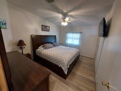 Beautiful 2 Bedroom 2 Bath home with upgraded appliances on Lakes at Leesburg Golf Course in Florida - for sale on GolfHomes.com, golf home, golf lot