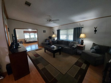 Beautiful 2 Bedroom 2 Bath home with upgraded appliances on Lakes at Leesburg Golf Course in Florida - for sale on GolfHomes.com, golf home, golf lot