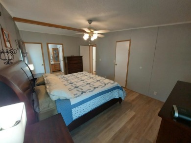 Beautiful 2 Bedroom 2 Bath home with upgraded appliances on Lakes at Leesburg Golf Course in Florida - for sale on GolfHomes.com, golf home, golf lot