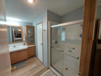Beautiful 2 Bedroom 2 Bath home with upgraded appliances on Lakes at Leesburg Golf Course in Florida - for sale on GolfHomes.com, golf home, golf lot