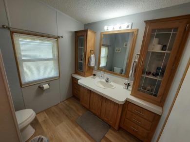 Beautiful 2 Bedroom 2 Bath home with upgraded appliances on Lakes at Leesburg Golf Course in Florida - for sale on GolfHomes.com, golf home, golf lot