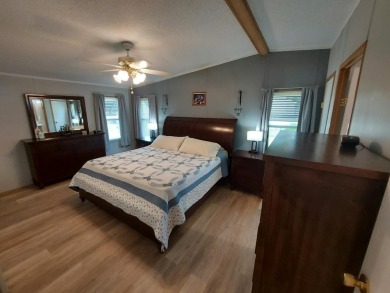 Beautiful 2 Bedroom 2 Bath home with upgraded appliances on Lakes at Leesburg Golf Course in Florida - for sale on GolfHomes.com, golf home, golf lot