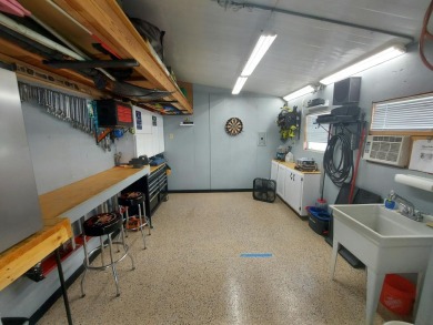 Beautiful 2 Bedroom 2 Bath home with upgraded appliances on Lakes at Leesburg Golf Course in Florida - for sale on GolfHomes.com, golf home, golf lot