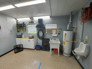 Beautiful 2 Bedroom 2 Bath home with upgraded appliances on Lakes at Leesburg Golf Course in Florida - for sale on GolfHomes.com, golf home, golf lot