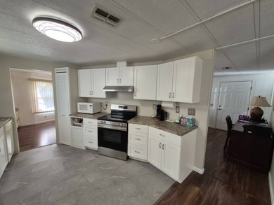 This 1982 2 bed 2 bath is in a 55+ Spanish lakes community. It on Spanish Lakes Country Club in Florida - for sale on GolfHomes.com, golf home, golf lot