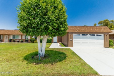 A gorgeous remodeled 3 bed, 2 bath townhouse on a golf course in on Sun City Country Club in Arizona - for sale on GolfHomes.com, golf home, golf lot