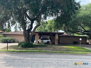 Welcome to your dream home-an exquisite mid-century modern on Victoria Country Club in Texas - for sale on GolfHomes.com, golf home, golf lot