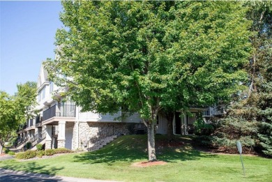Desirable end unit in great Eagle Trace neighborhood. 2 car on Eagle Valley Golf Course in Minnesota - for sale on GolfHomes.com, golf home, golf lot