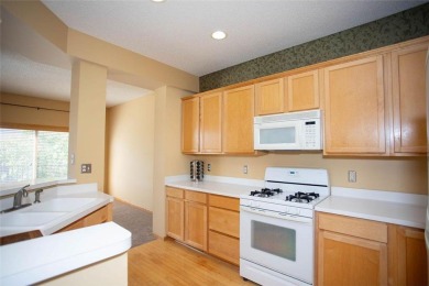 Desirable end unit in great Eagle Trace neighborhood. 2 car on Eagle Valley Golf Course in Minnesota - for sale on GolfHomes.com, golf home, golf lot