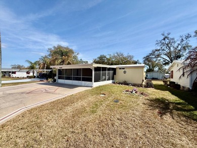Home is located in Water Oak Country Club Estates in Lady Lake on Water Oak Country Club Estates in Florida - for sale on GolfHomes.com, golf home, golf lot