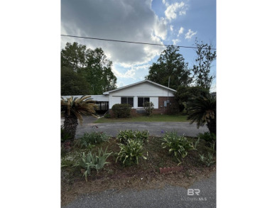 Charming 3-bedroom, 2-bath home conveniently located in town on Vanity Fair Golf and Tennis Club in Alabama - for sale on GolfHomes.com, golf home, golf lot