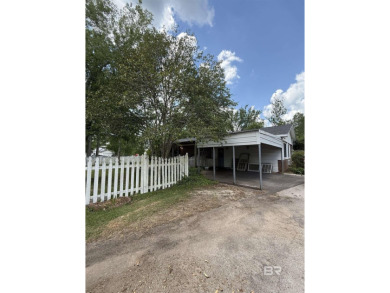 Charming 3-bedroom, 2-bath home conveniently located in town on Vanity Fair Golf and Tennis Club in Alabama - for sale on GolfHomes.com, golf home, golf lot