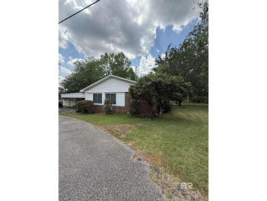 Charming 3-bedroom, 2-bath home conveniently located in town on Vanity Fair Golf and Tennis Club in Alabama - for sale on GolfHomes.com, golf home, golf lot