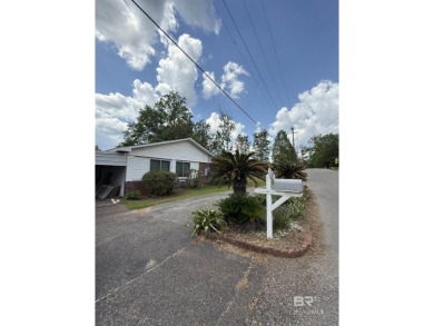 Charming 3-bedroom, 2-bath home conveniently located in town on Vanity Fair Golf and Tennis Club in Alabama - for sale on GolfHomes.com, golf home, golf lot