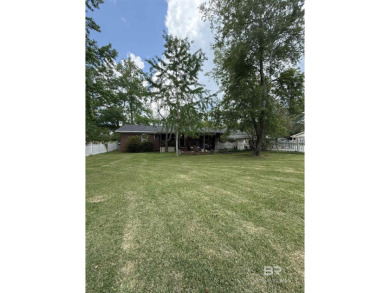 Charming 3-bedroom, 2-bath home conveniently located in town on Vanity Fair Golf and Tennis Club in Alabama - for sale on GolfHomes.com, golf home, golf lot