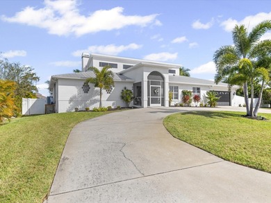 Under contract-accepting backup offers. Welcome to your private on Apollo Beach Golf and Sea Club in Florida - for sale on GolfHomes.com, golf home, golf lot