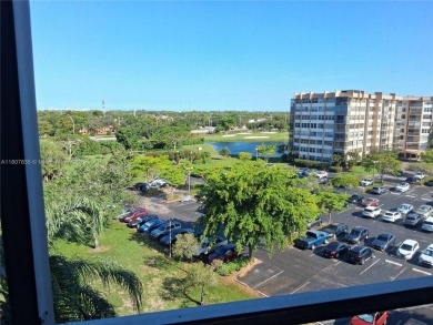 Motivated sellers!! Offering this 1475 sf Beautiful 3/2 on Pembroke Lakes Golf Club in Florida - for sale on GolfHomes.com, golf home, golf lot