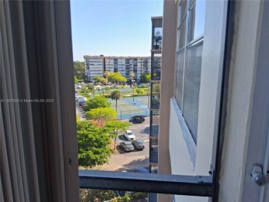 Motivated sellers!! Offering this 1475 sf Beautiful 3/2 on Pembroke Lakes Golf Club in Florida - for sale on GolfHomes.com, golf home, golf lot