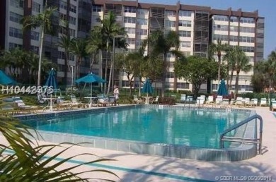 Motivated sellers!! Offering this 1475 sf Beautiful 3/2 on Pembroke Lakes Golf Club in Florida - for sale on GolfHomes.com, golf home, golf lot