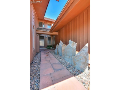 The Living Is Easy...In this contemporary 2 bed/2 bath townhome on Kissing Camels Golf Course in Colorado - for sale on GolfHomes.com, golf home, golf lot