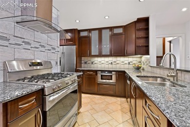 The Living Is Easy...In this contemporary 2 bed/2 bath townhome on Kissing Camels Golf Course in Colorado - for sale on GolfHomes.com, golf home, golf lot