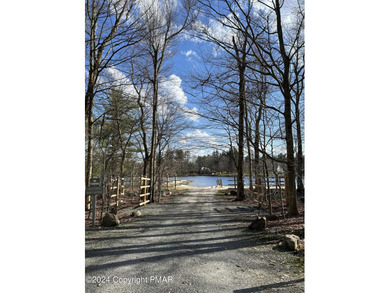 This Timber Trails three-generation family home in Lake Naomi on Lake Naomi Timber Trails Golf Club in Pennsylvania - for sale on GolfHomes.com, golf home, golf lot