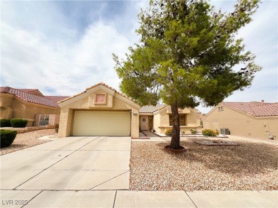 Well-maintained 2-bedroom, 2-bath home in the 55+ community of on Highland Falls Golf Club in Nevada - for sale on GolfHomes.com, golf home, golf lot