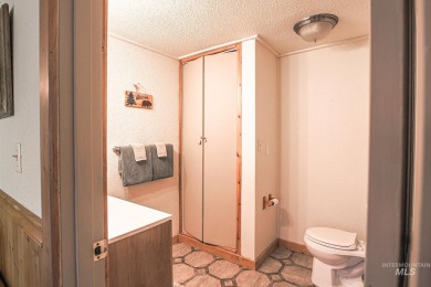 Charming In-Town McCall Retreat with Rustic Flair! Step into the on McCall Municipal Golf Course in Idaho - for sale on GolfHomes.com, golf home, golf lot
