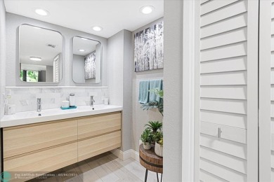 LOOK AT THIS GEM NESTLED IN PALM AIRE COUNTRY CLUB!! ALL AGES on Palm-Aire Country Club and Resort - The Oaks in Florida - for sale on GolfHomes.com, golf home, golf lot