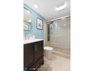 LOOK AT THIS GEM NESTLED IN PALM AIRE COUNTRY CLUB!! ALL AGES on Palm-Aire Country Club and Resort - The Oaks in Florida - for sale on GolfHomes.com, golf home, golf lot