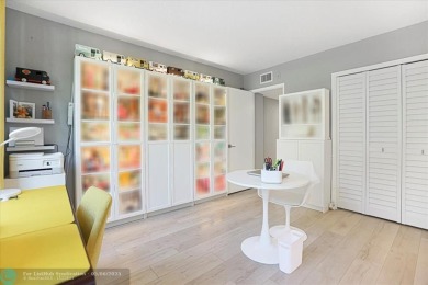 LOOK AT THIS GEM NESTLED IN PALM AIRE COUNTRY CLUB!! ALL AGES on Palm-Aire Country Club and Resort - The Oaks in Florida - for sale on GolfHomes.com, golf home, golf lot
