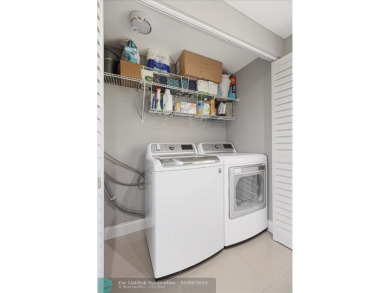 LOOK AT THIS GEM NESTLED IN PALM AIRE COUNTRY CLUB!! ALL AGES on Palm-Aire Country Club and Resort - The Oaks in Florida - for sale on GolfHomes.com, golf home, golf lot